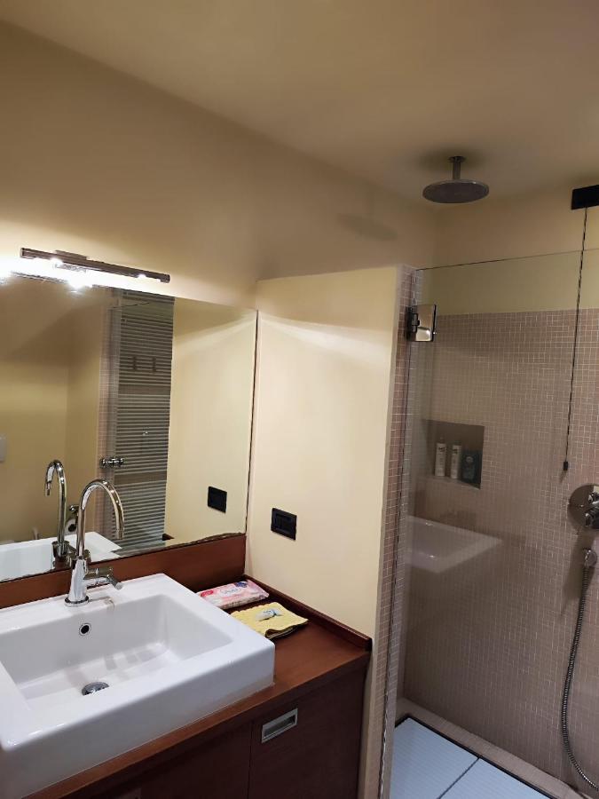 Daisy Apartment In Centro A 코모 외부 사진