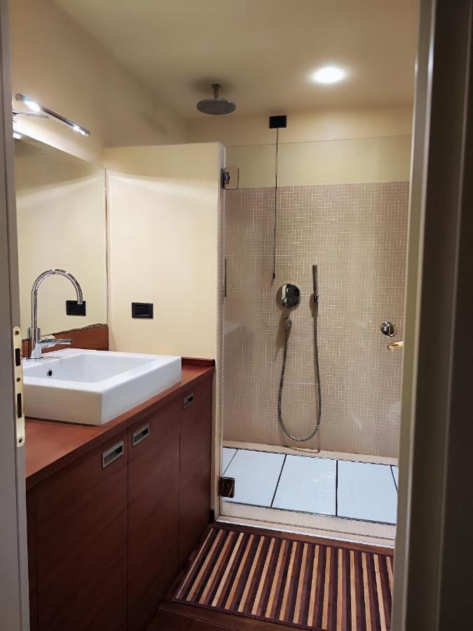 Daisy Apartment In Centro A 코모 외부 사진